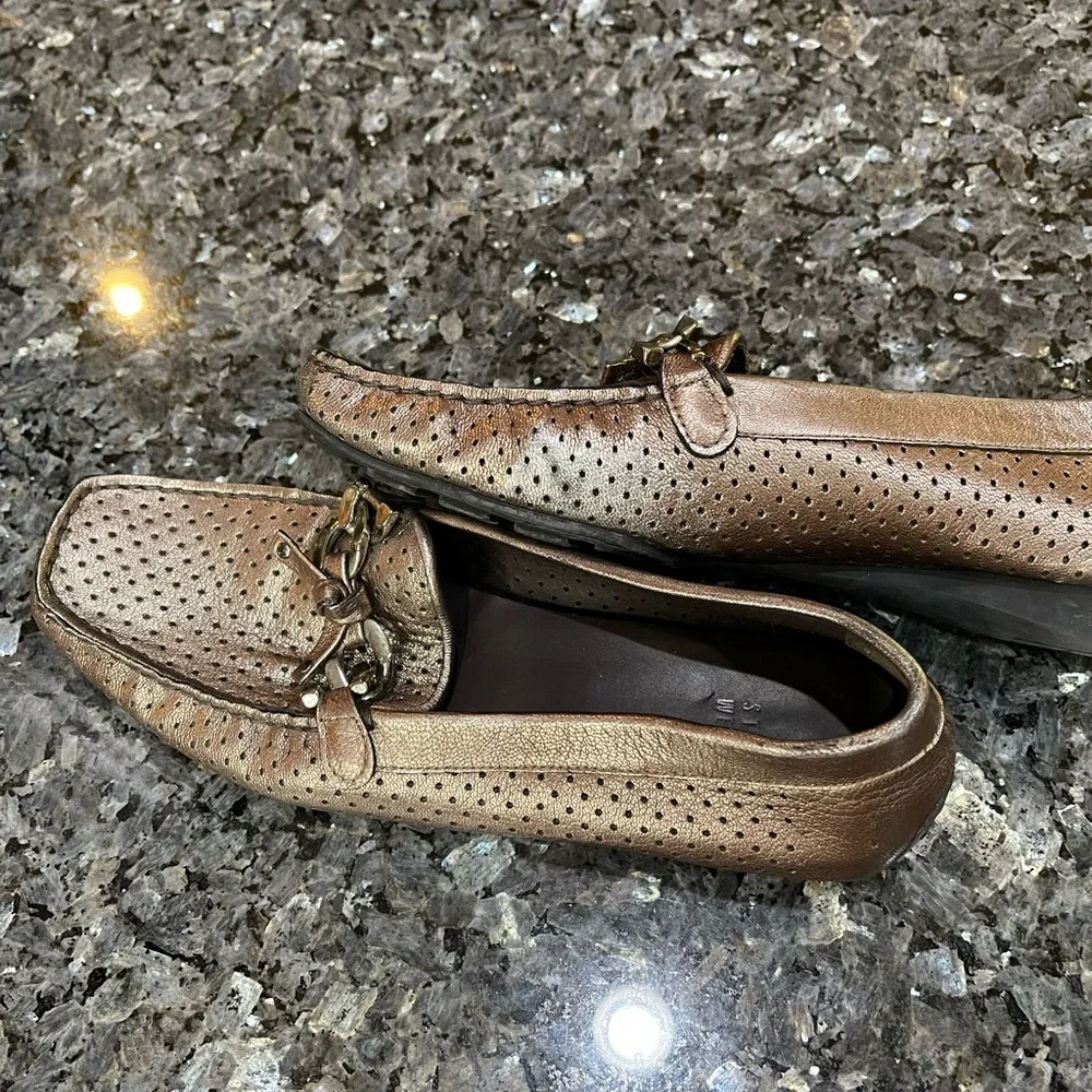 Stuart Weitzman Perforated Pewter/Bronze Leather Loafers/Flats Size 7